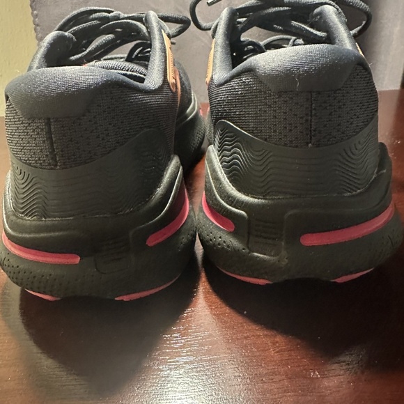 Womens Brooks Ghost Max Running Shoe Size 7.5, Black - Picture 3 of 11